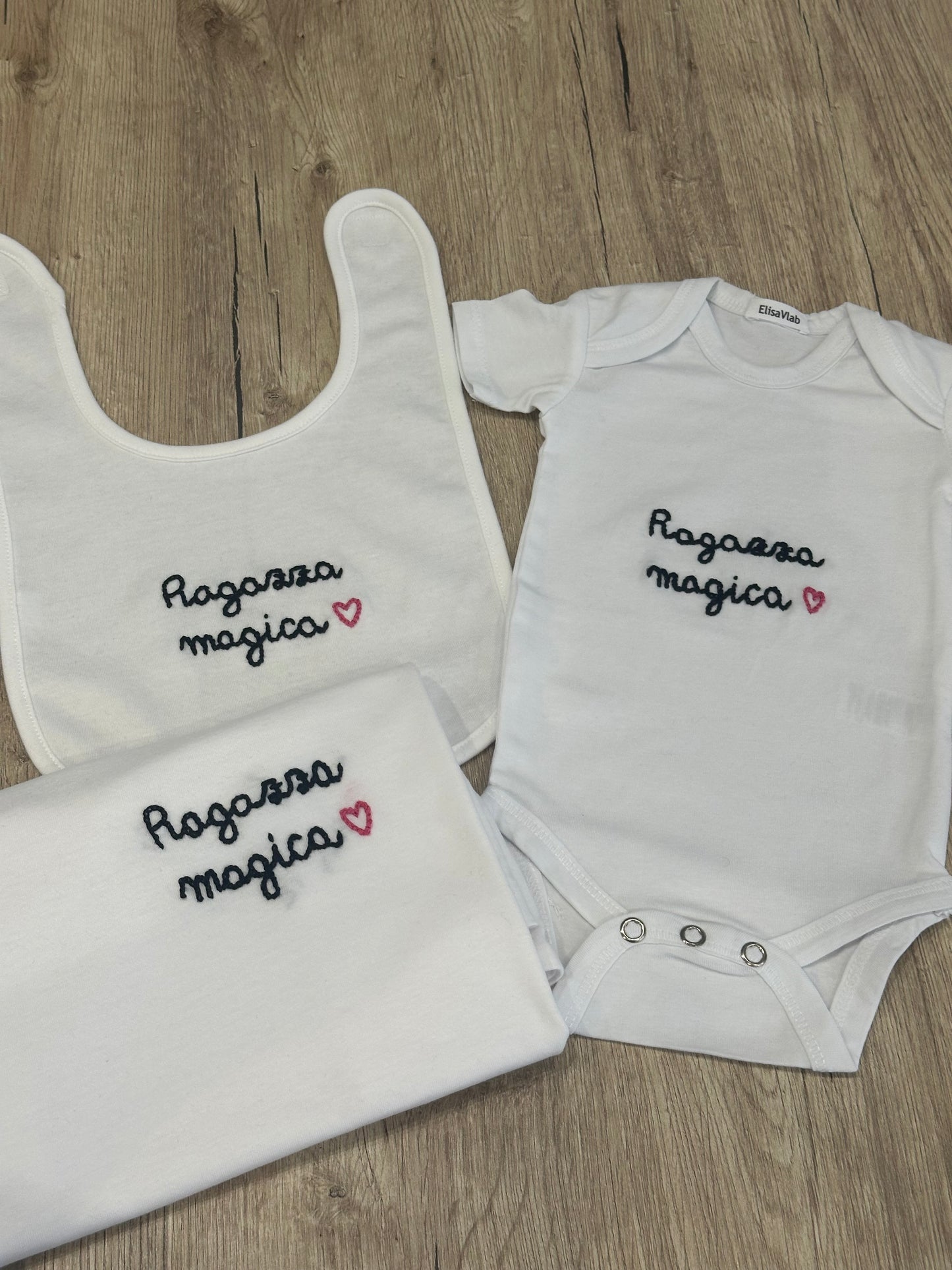 T-shirt ricamata a mano PERSONALIZZABILE  Baby