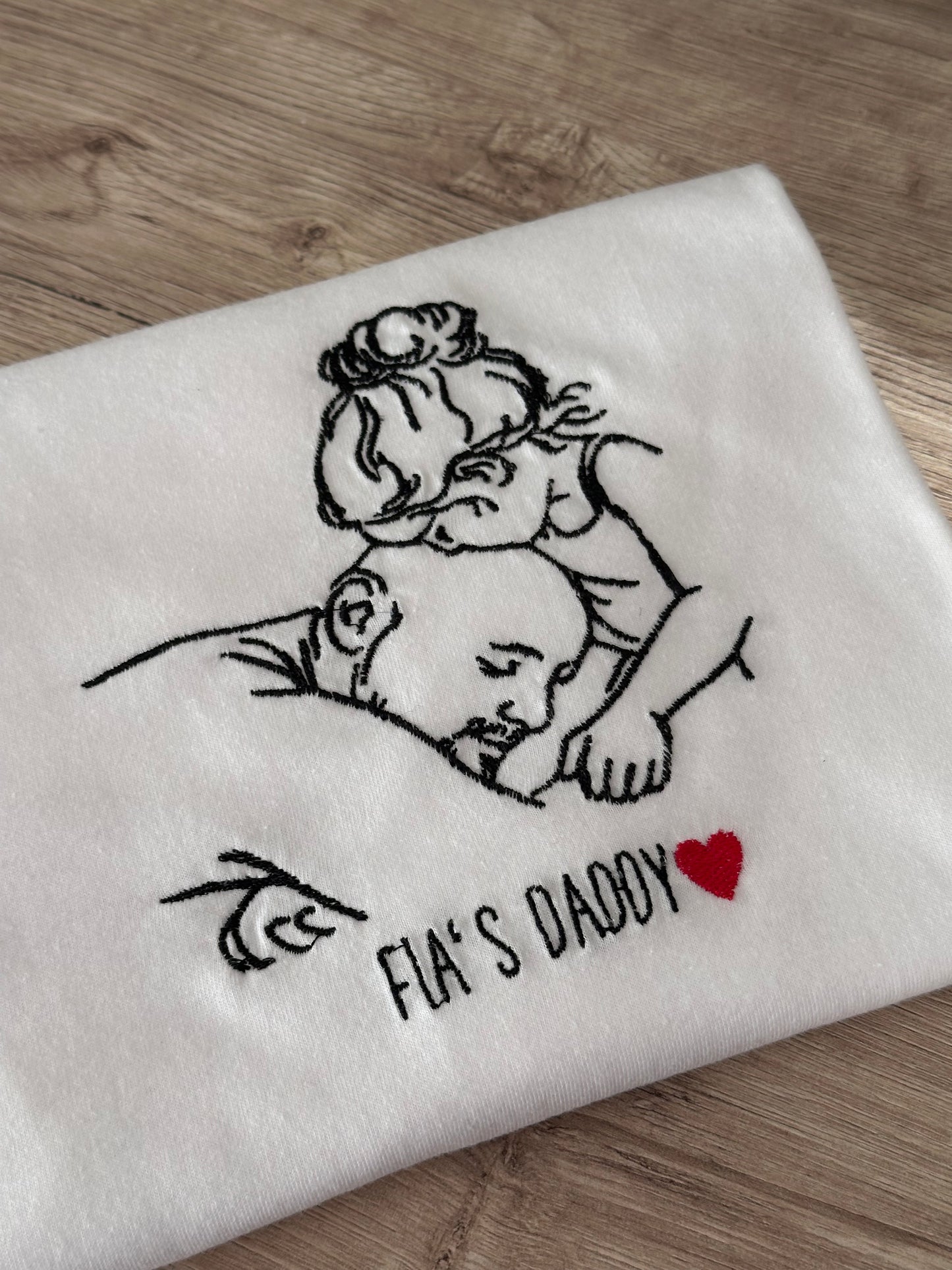 T-shirt con foto ricamata