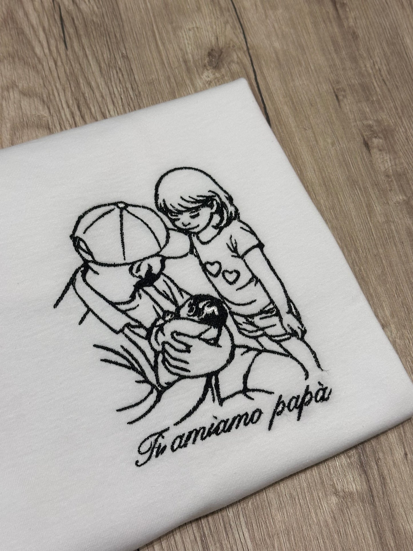 T-shirt con foto ricamata