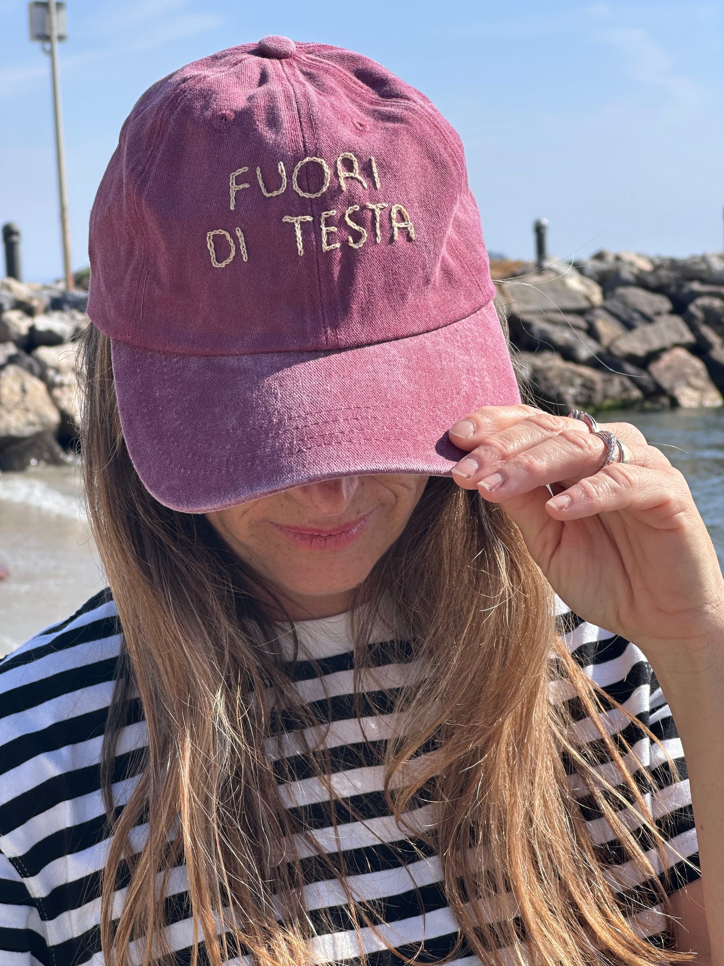 Cappellino ricamato a mano