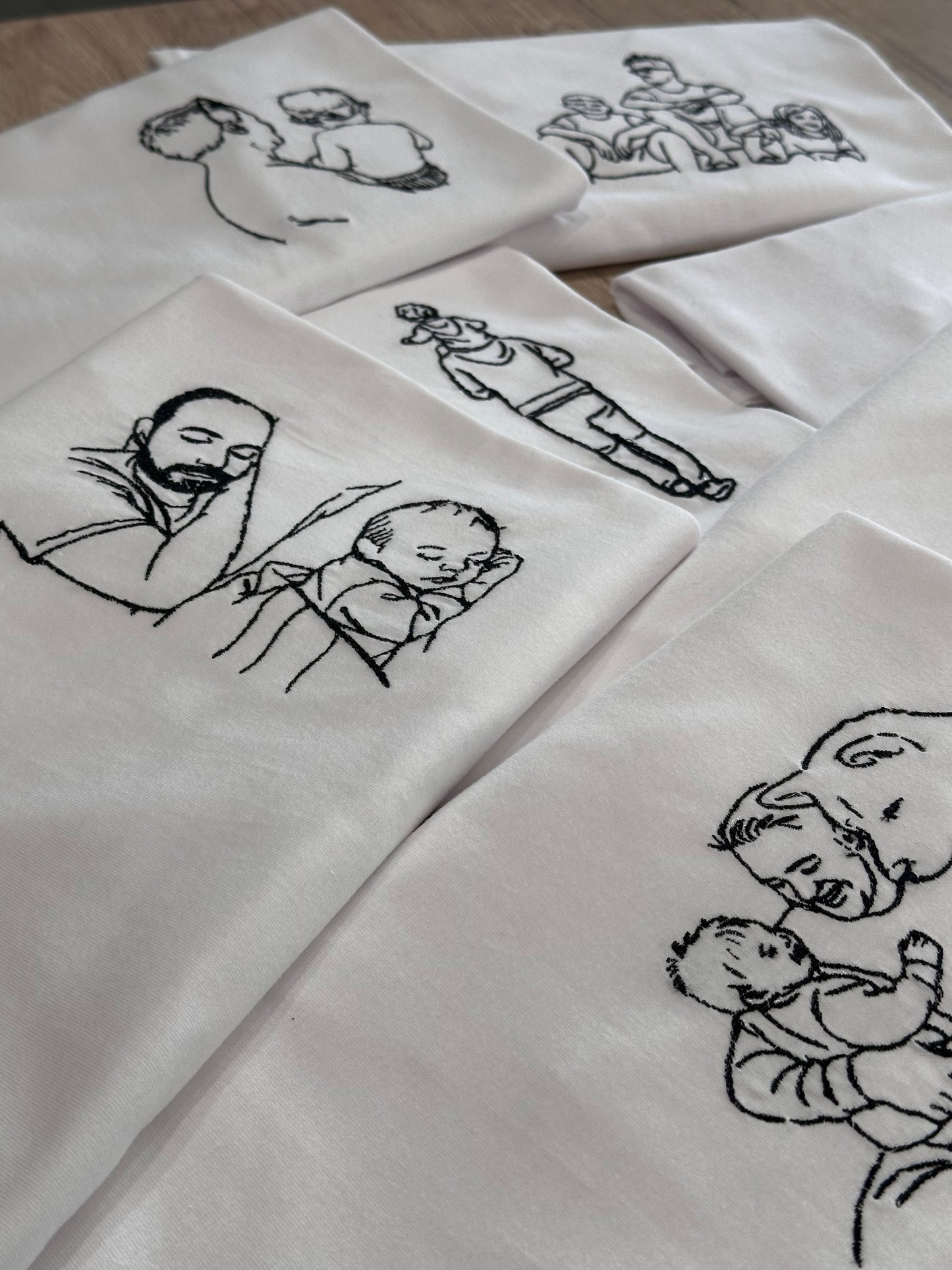 T-shirt con foto ricamata