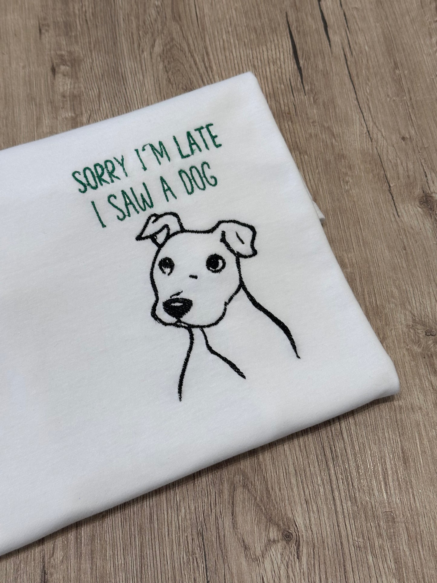 T-shirt con foto ricamata