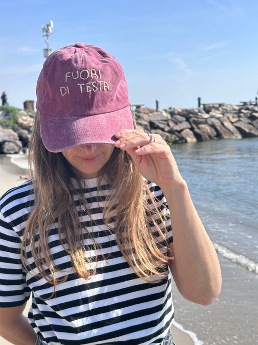 Cappellino ricamato a mano
