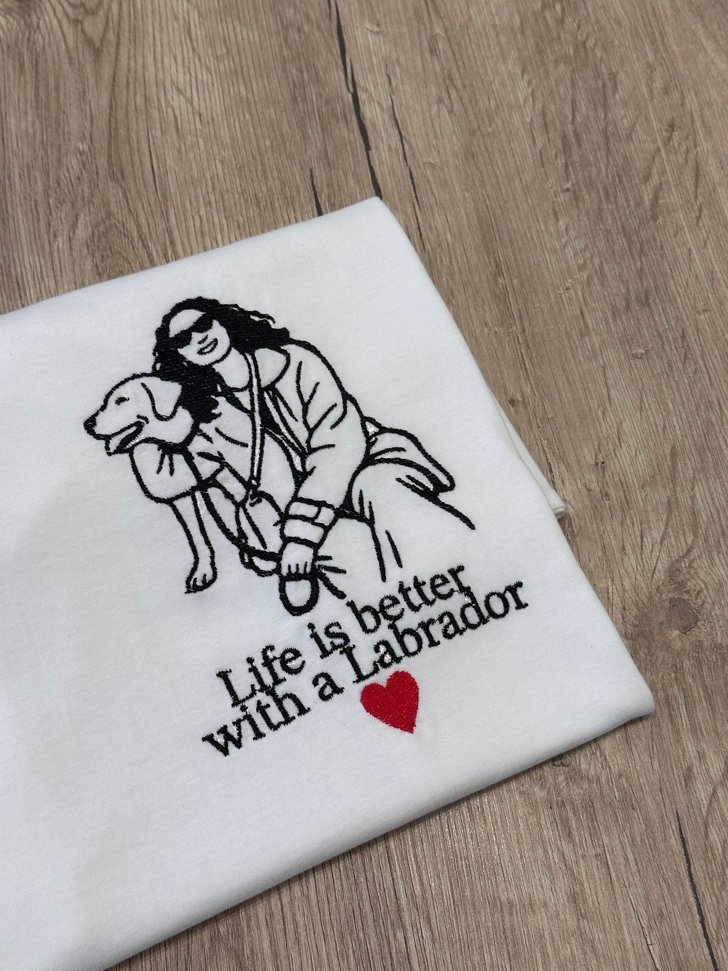 T-shirt con foto ricamata