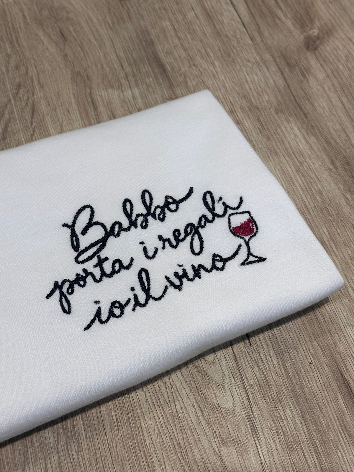 t-shirt "BABBO PORTA I REGALI , IO IL VINO"