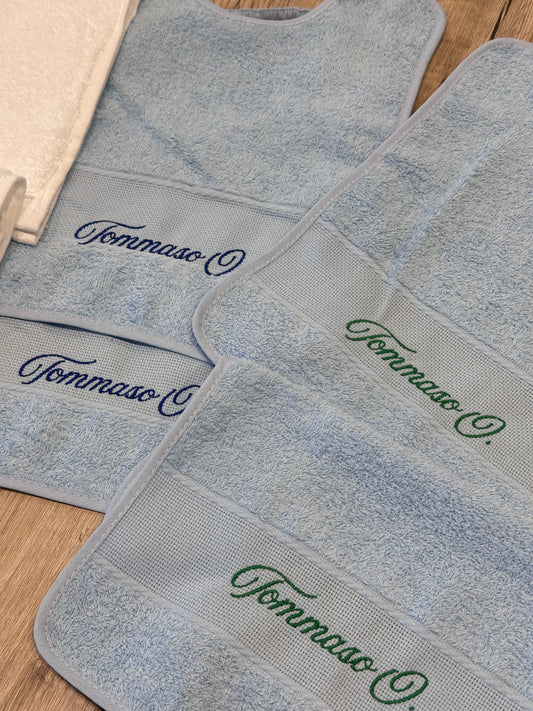 Bavaglino asilo ricamato