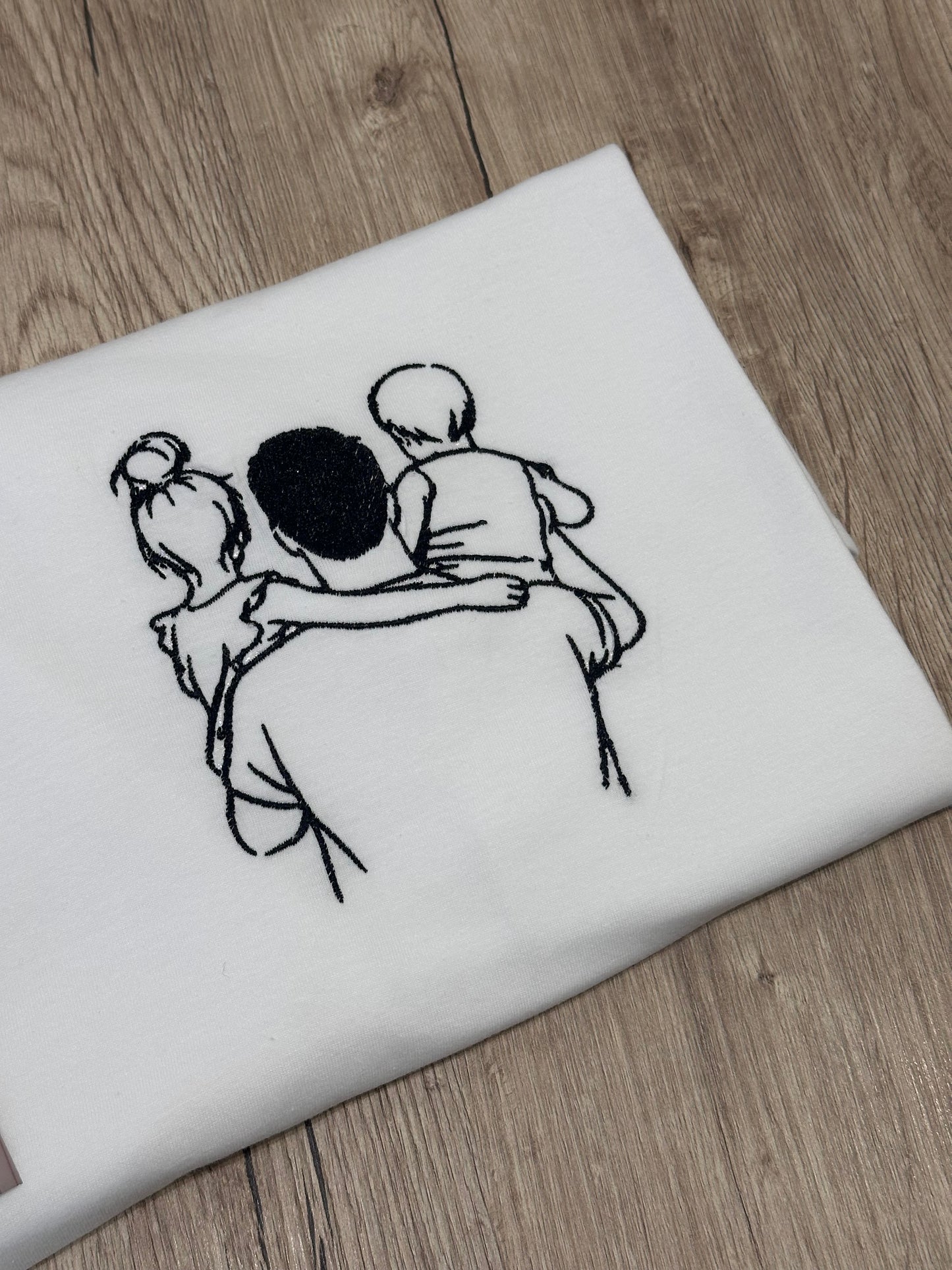 T-shirt con foto ricamata