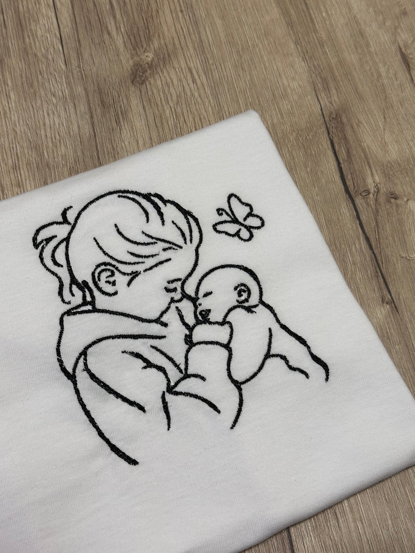 T-shirt con foto ricamata