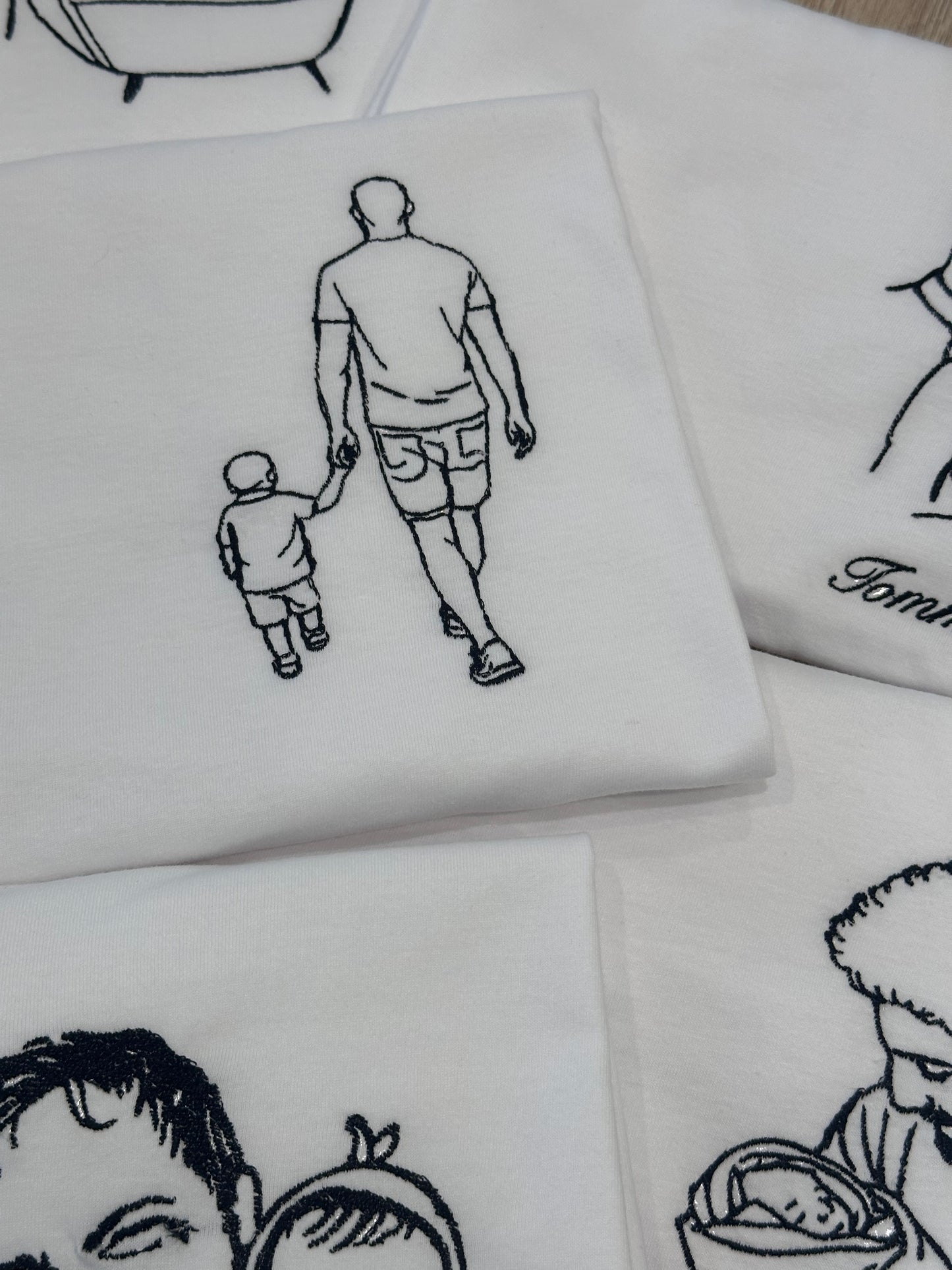 T-shirt con foto ricamata