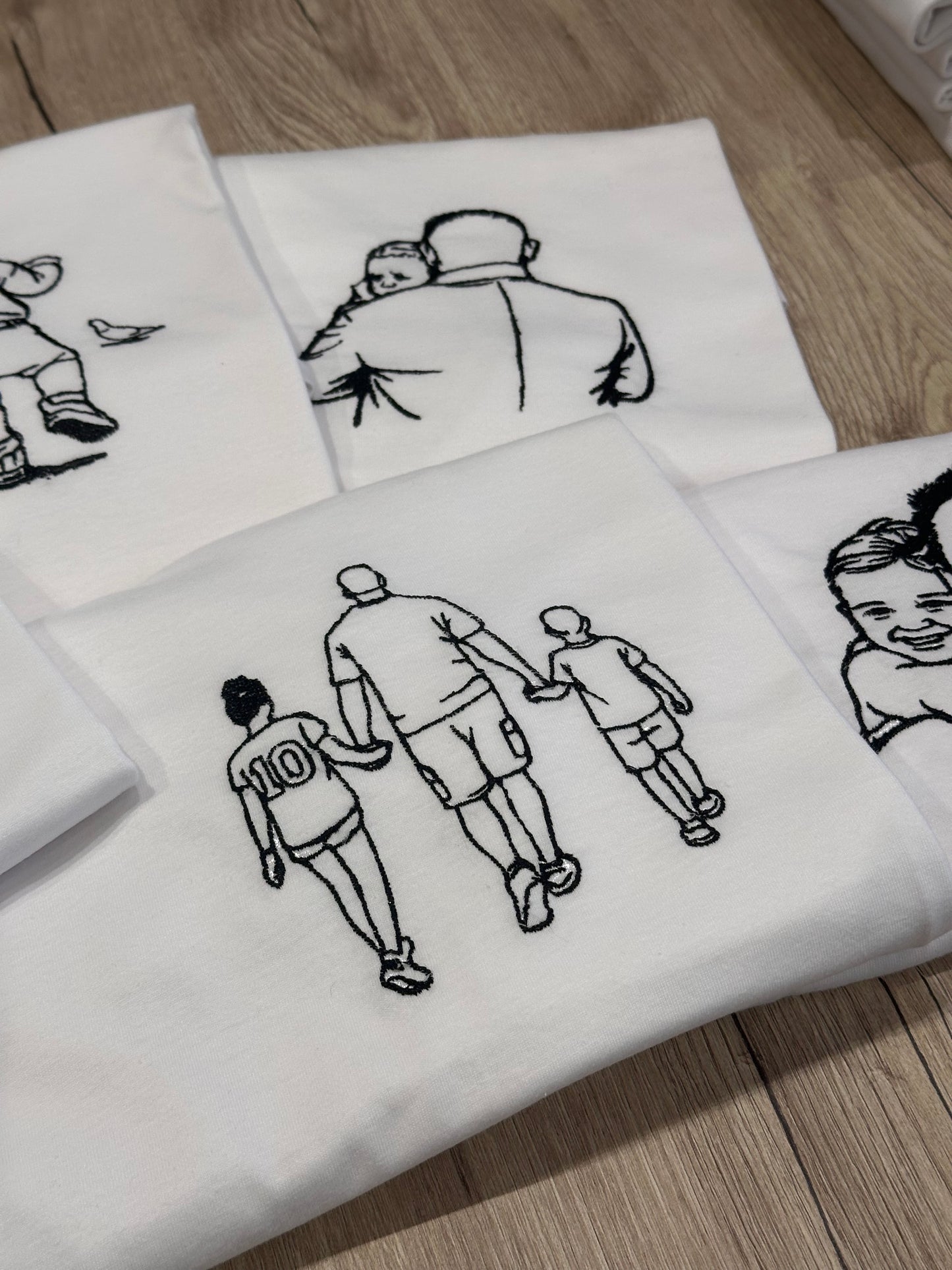 T-shirt con foto ricamata