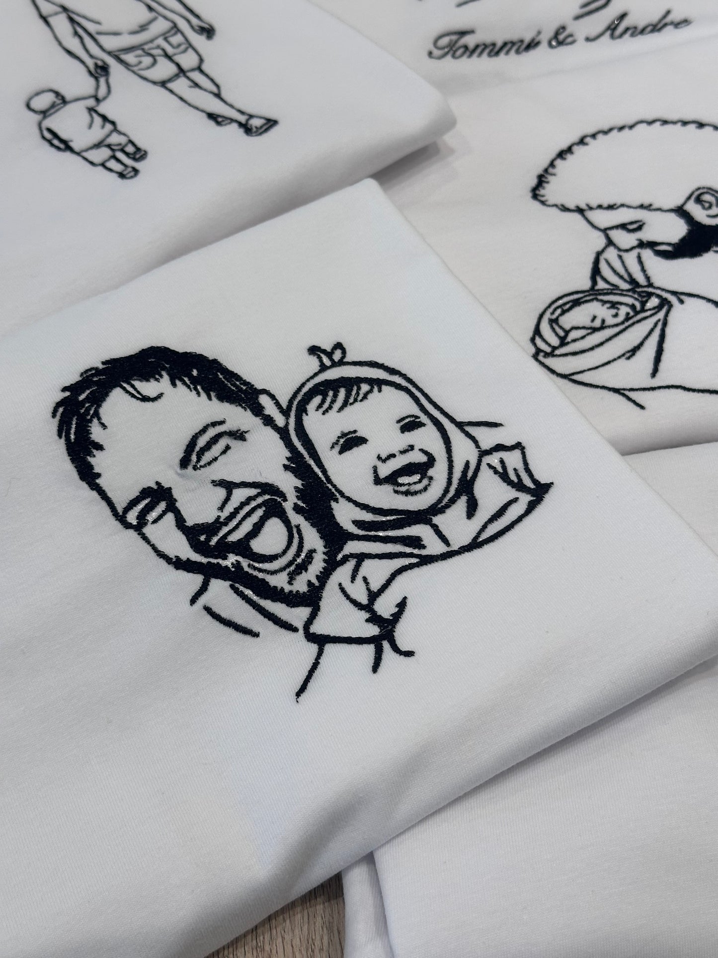 T-shirt con foto ricamata