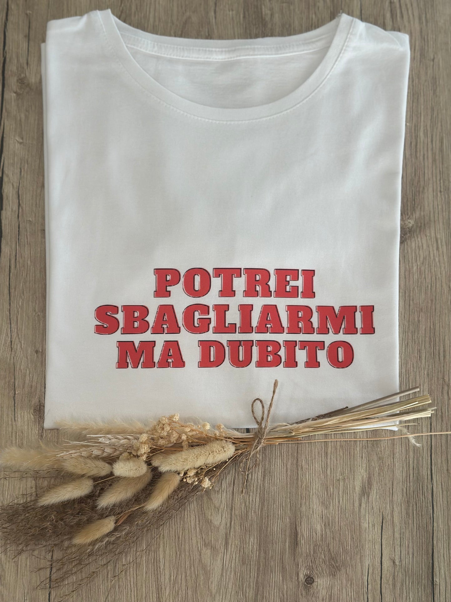 T-shirt stampata "Potrei sbagliarmi ma dubito"