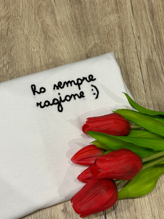T-shirt ricamata a mano "HO SEMPRE RAGIONE"