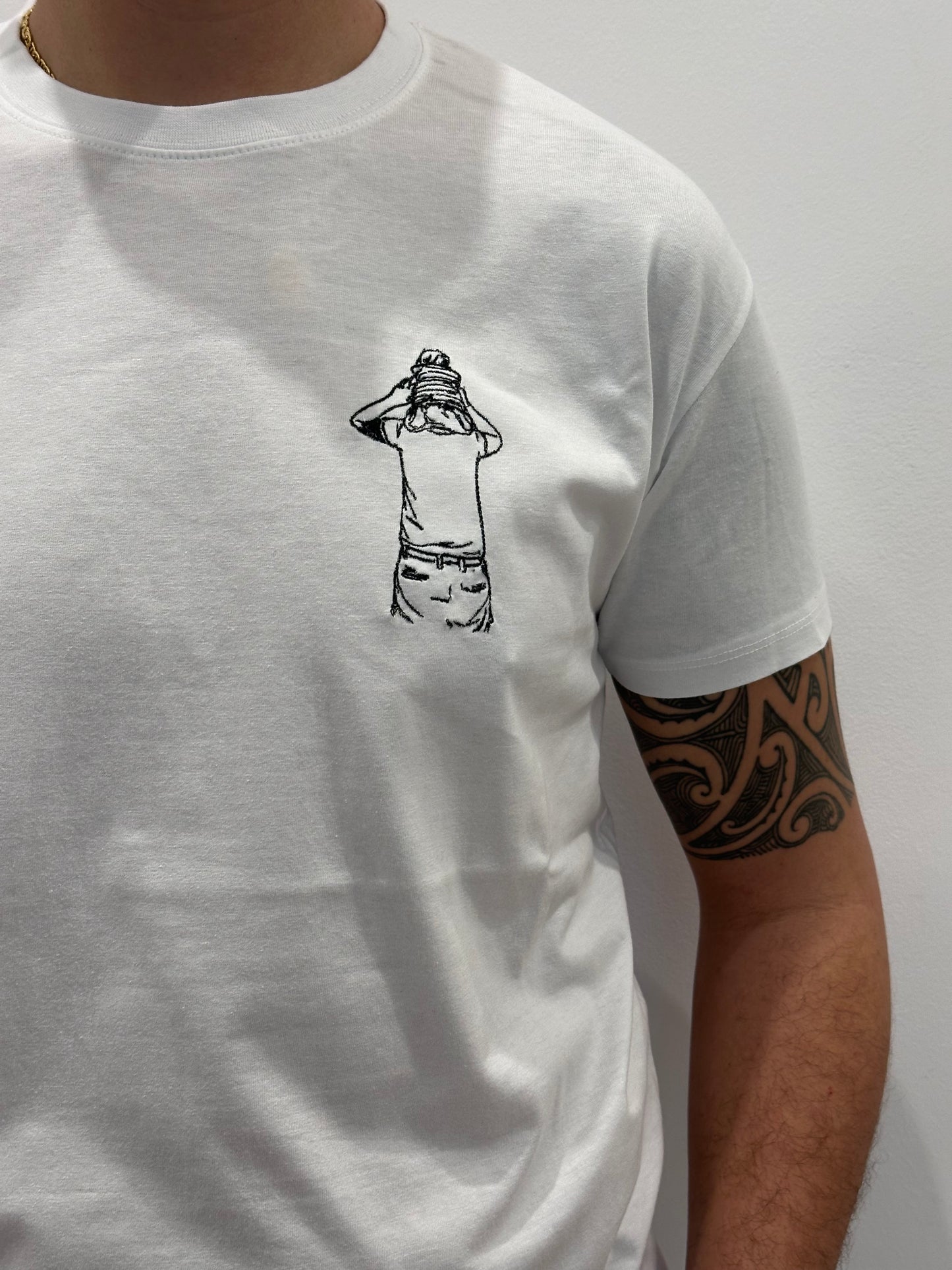 T-shirt con foto ricamata