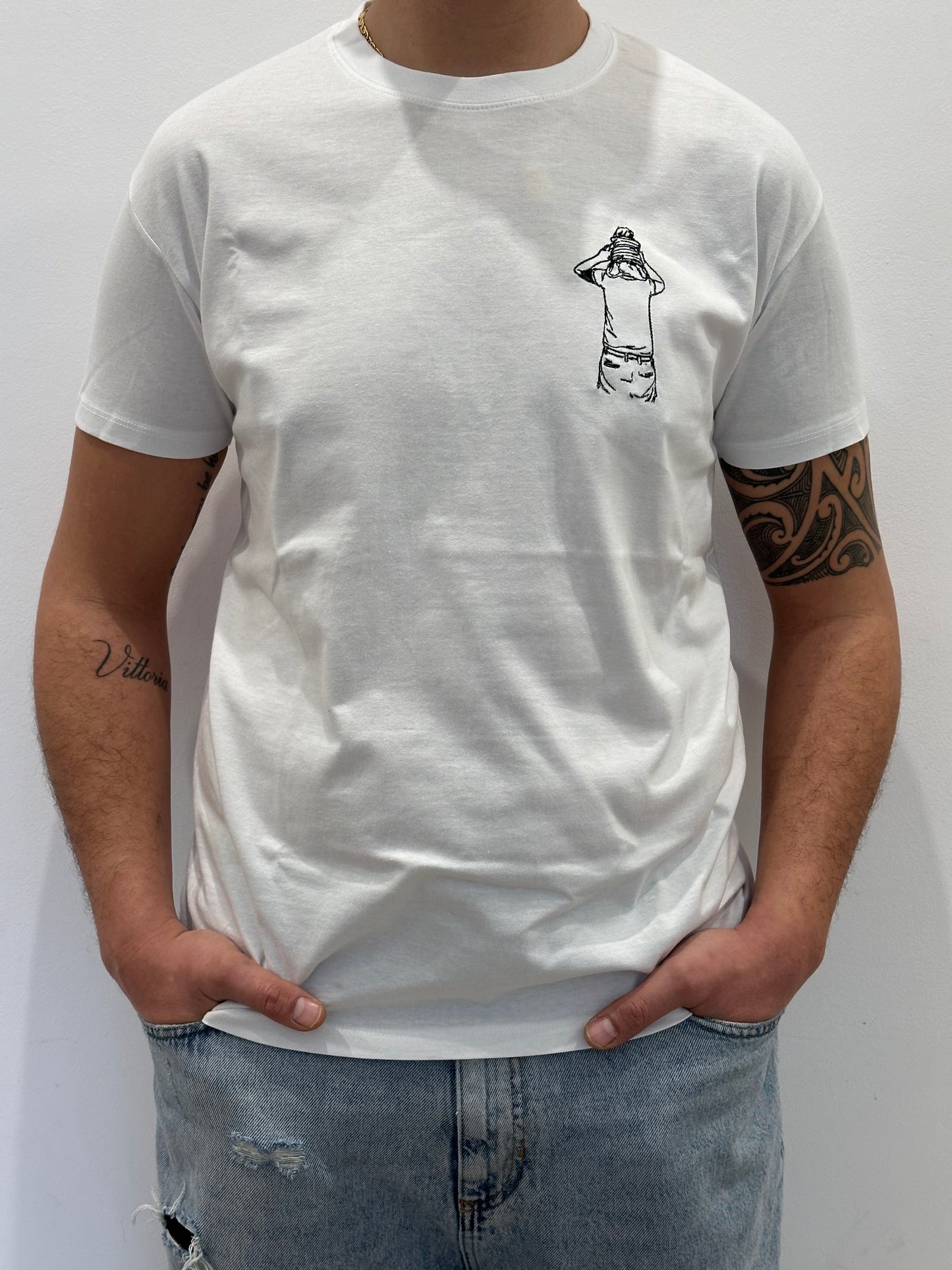 T-shirt con foto ricamata