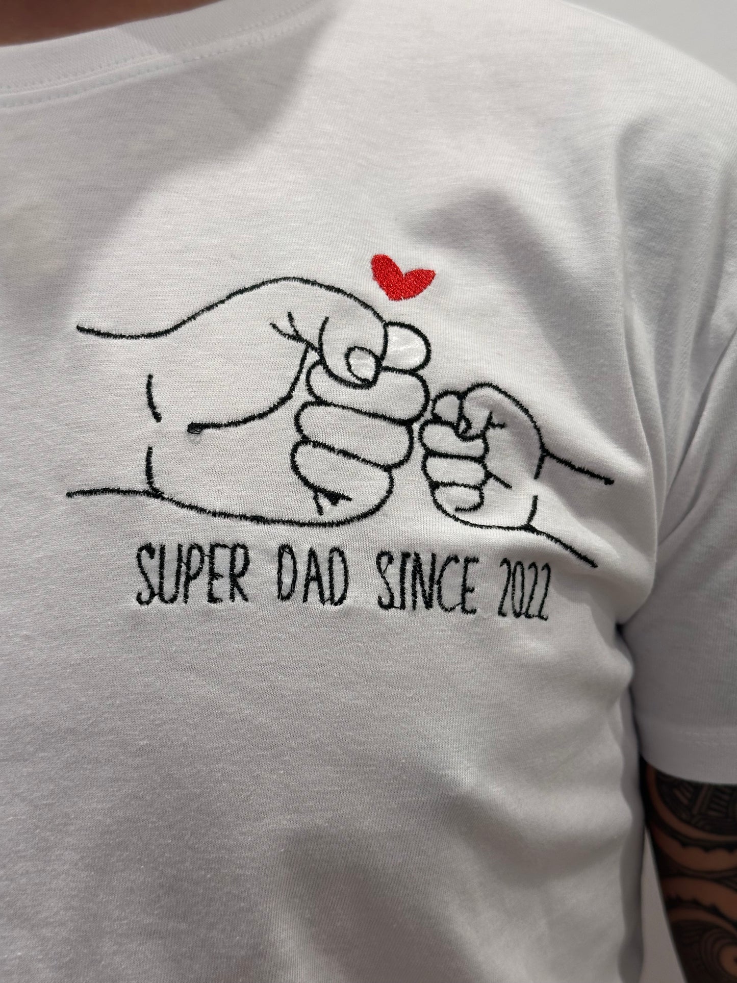 T-shirt disegno manina