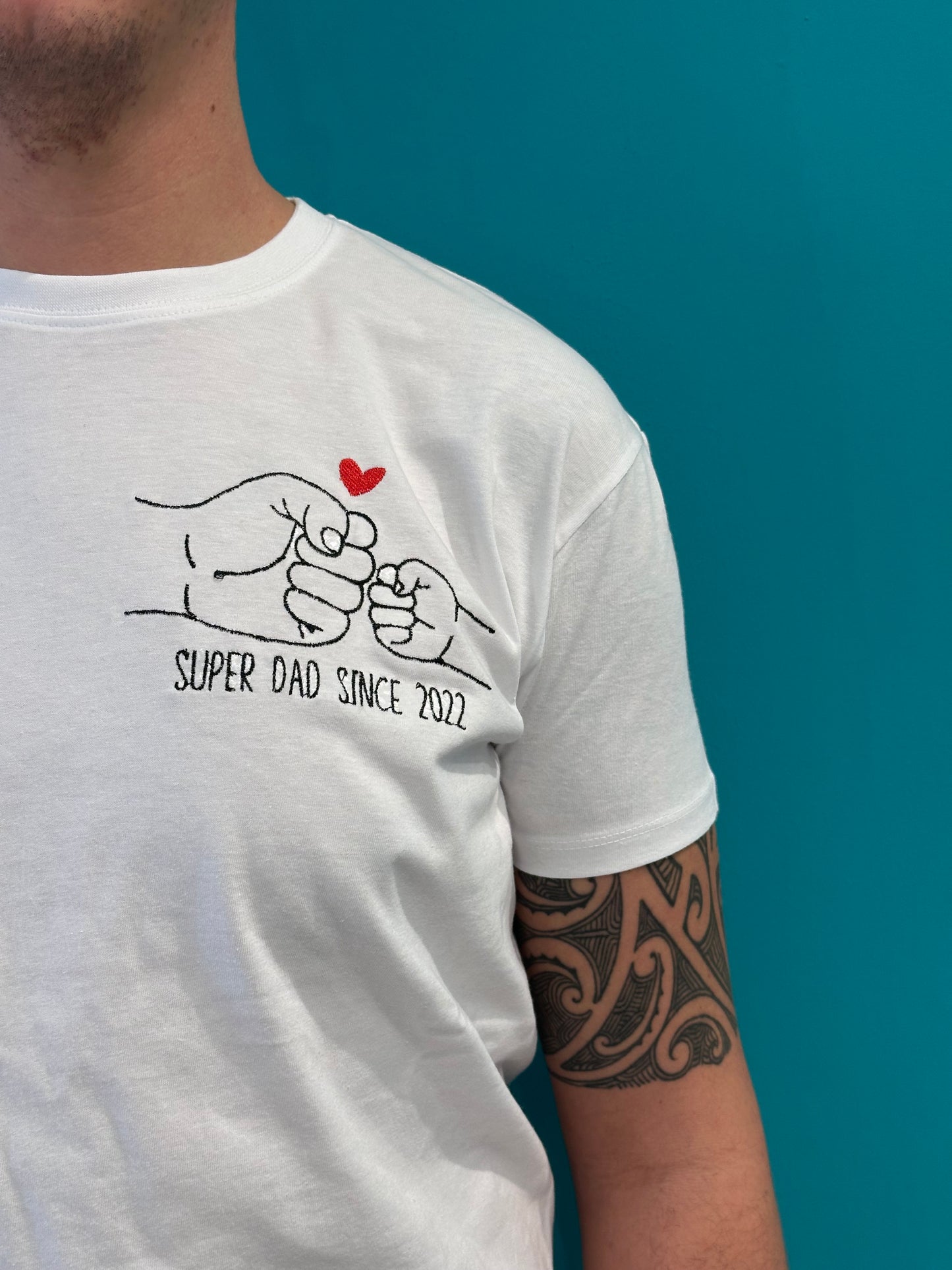 T-shirt disegno manina