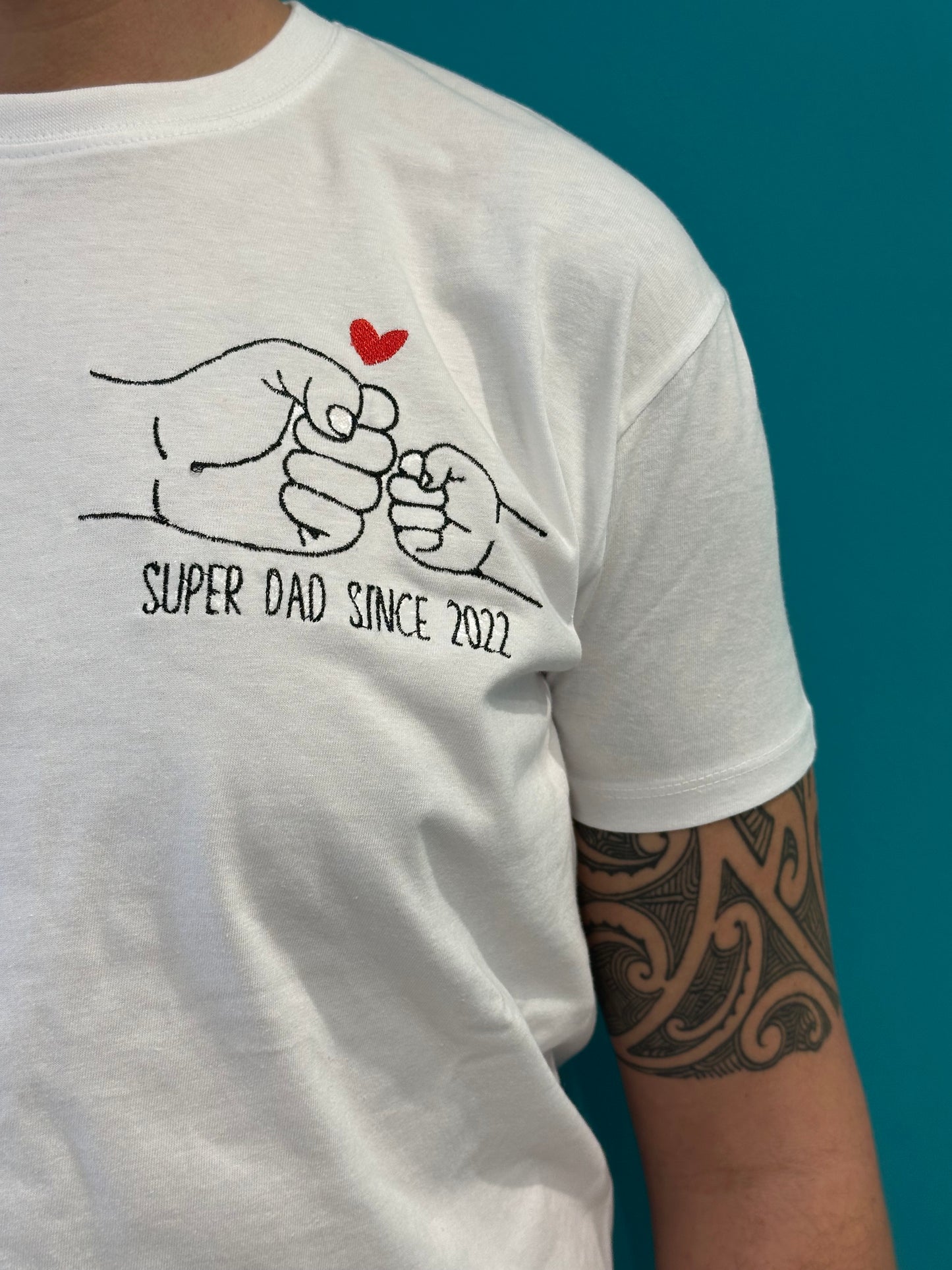 T-shirt disegno manina